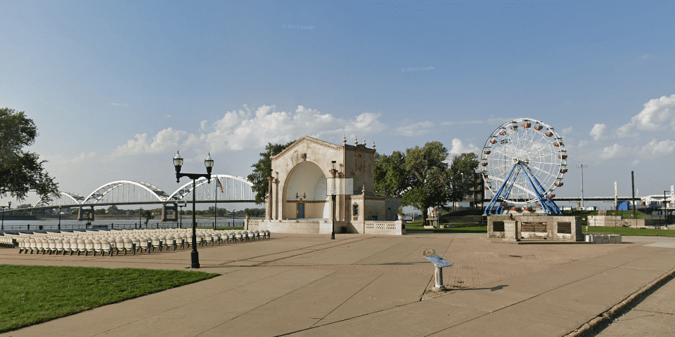 Davenport, Iowa 3 LeClaire Park & Bandshell - Davenport, Iowa | I-80 Exit Guide